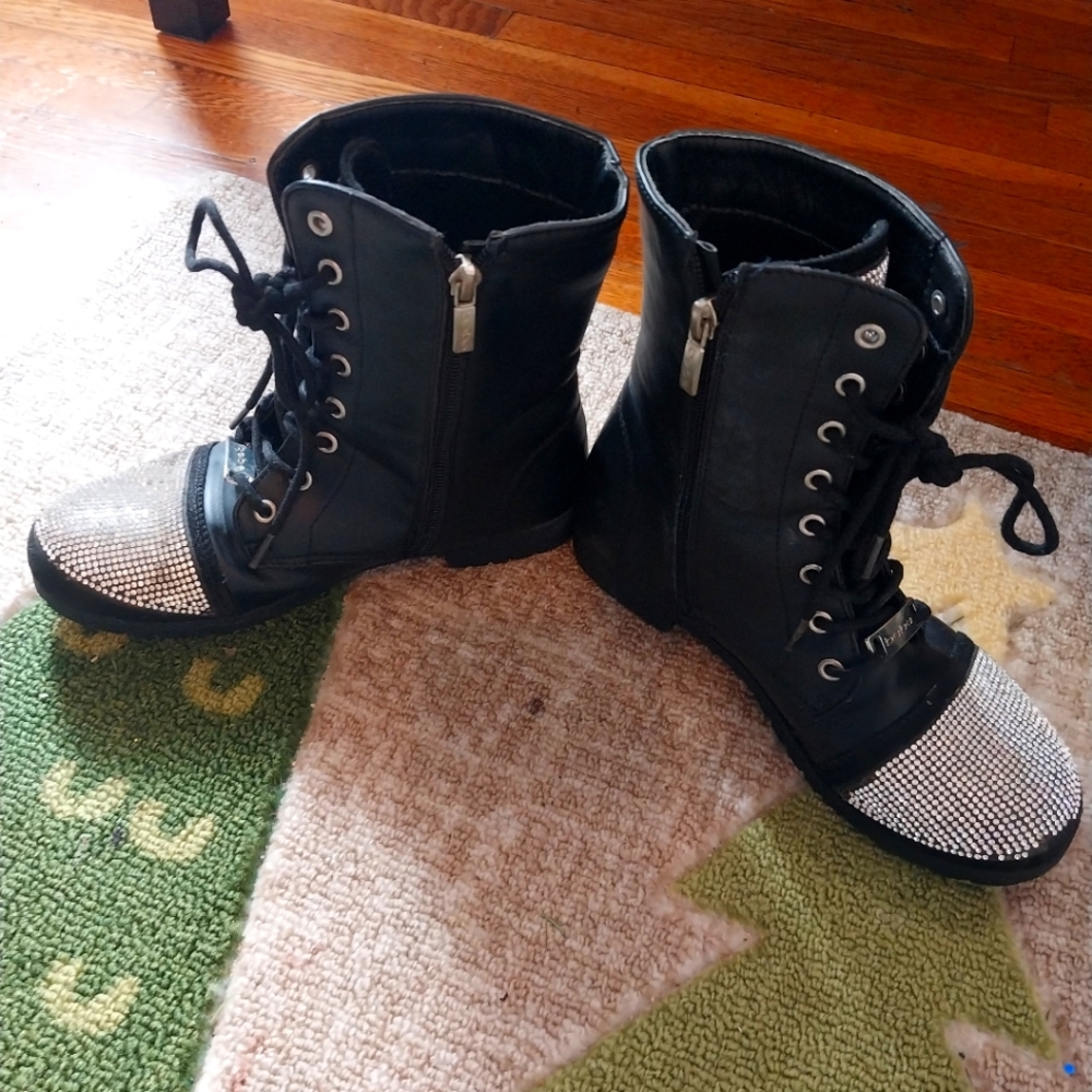 Super cute girls boots